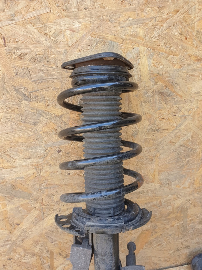 фото №4, Ford focus mk3 поворотный кулак амортизационная стойка правый перед