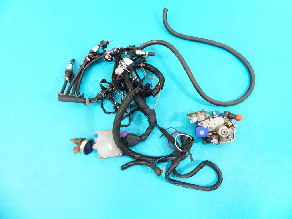 фото №1, Электропроводка toyota avensis ii t25