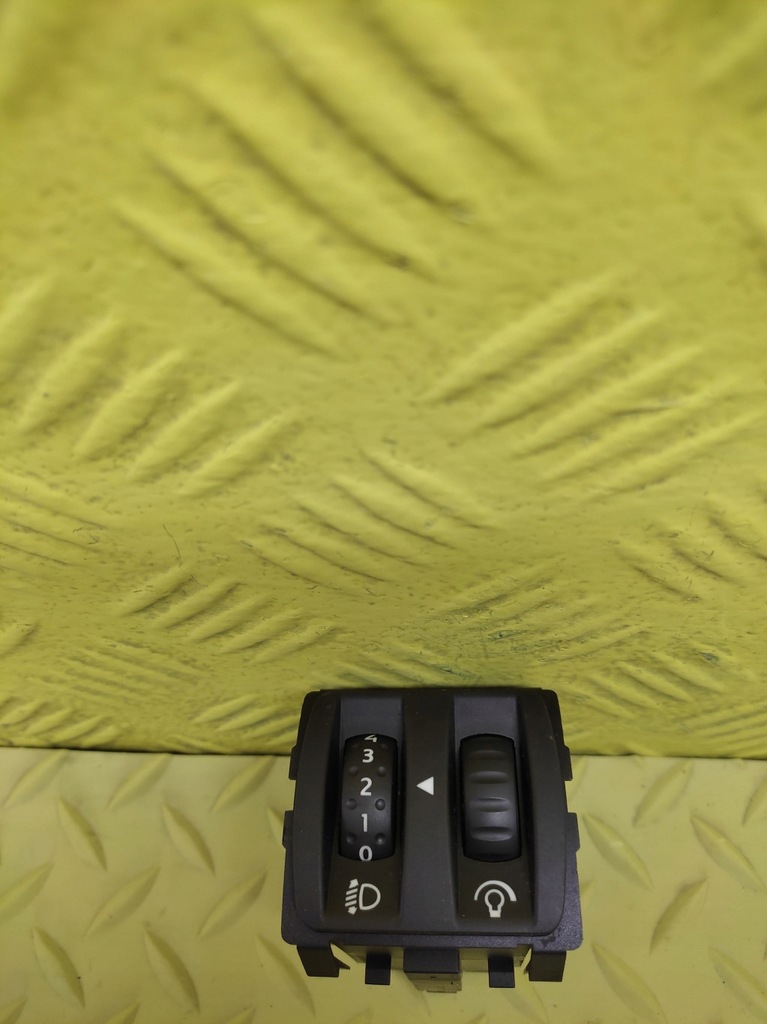 фото №1, Renault clio iii переключатель высоты света 8200095495c