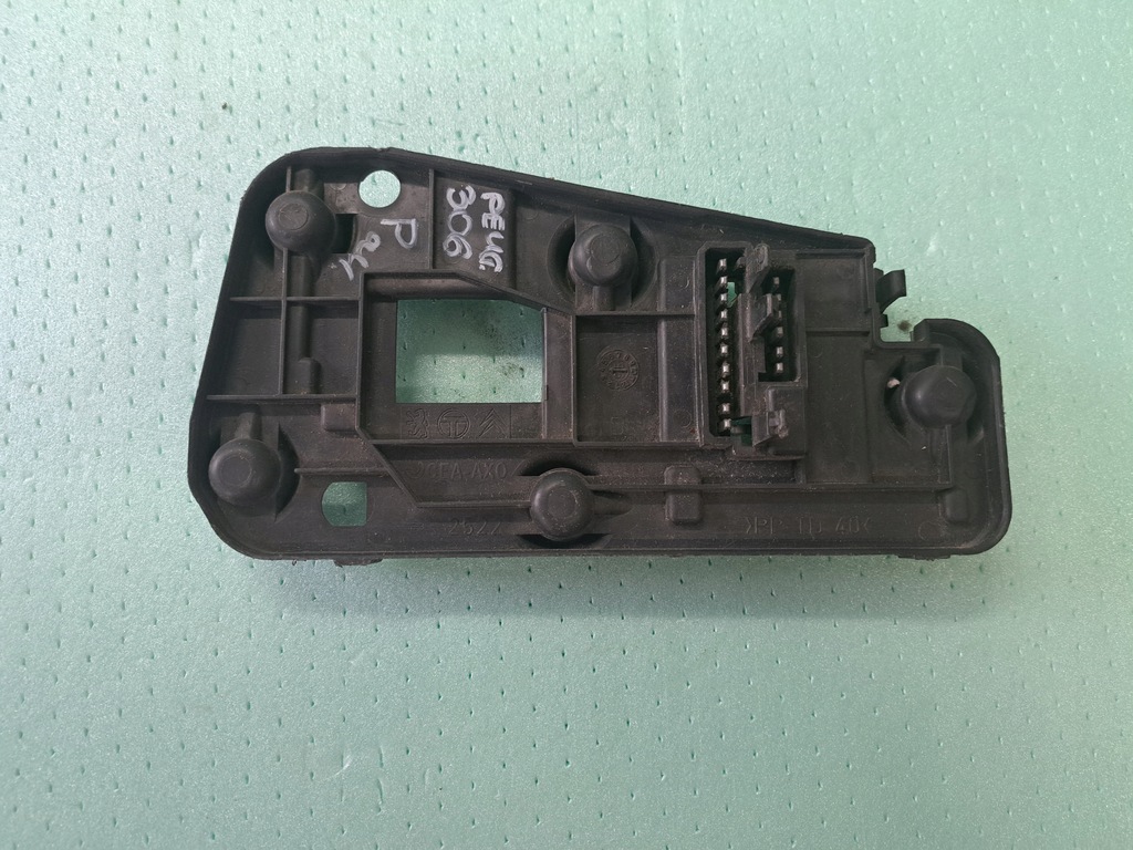 фото №1, Peugeot 306 вкладыш лампы правый задняя