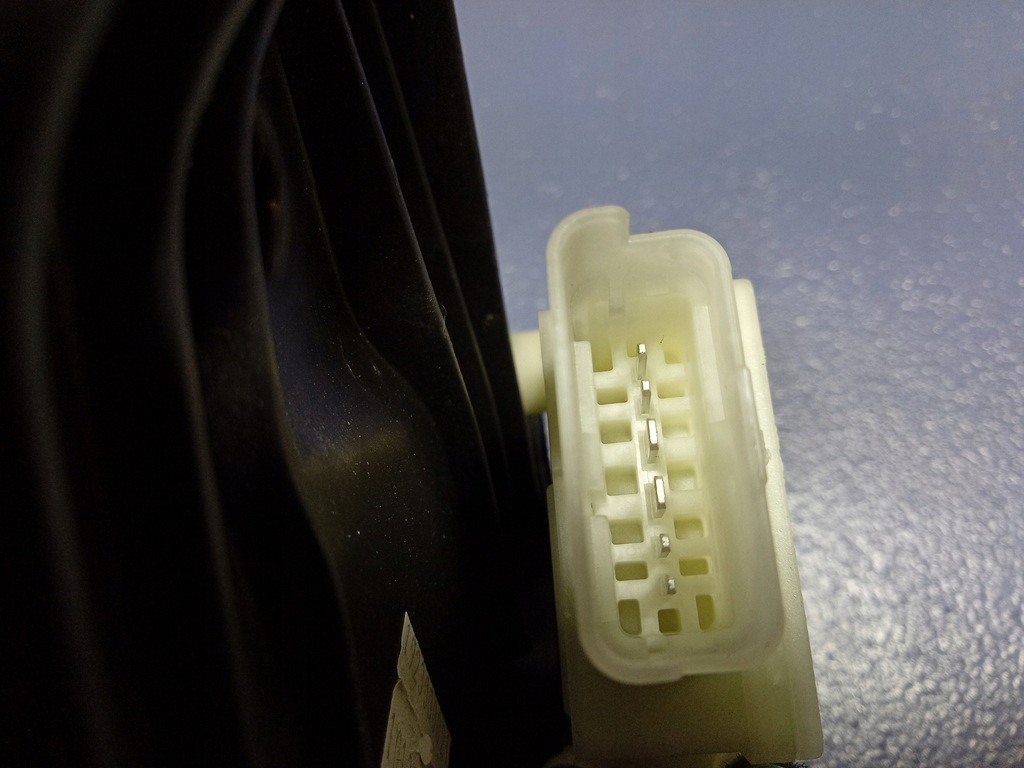 фото №4, Renault clio v 19- подъемник стекло задняя правый 827209773r