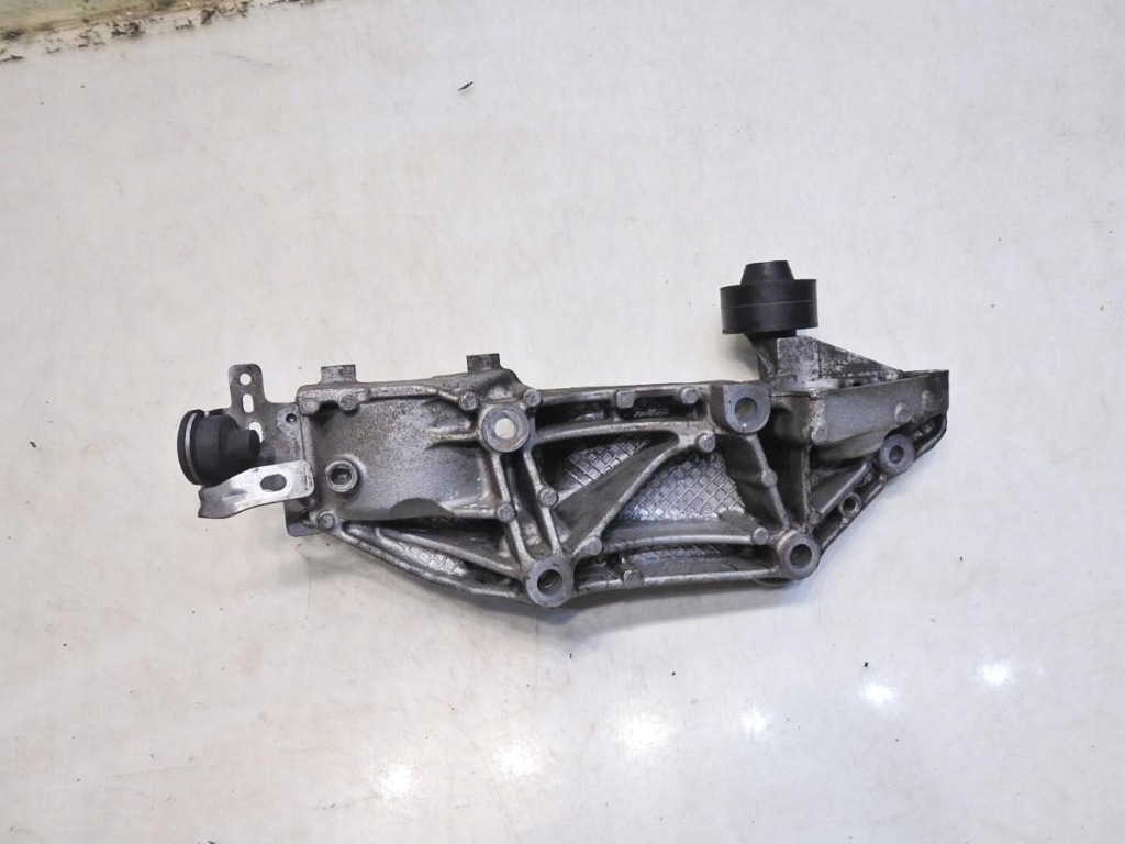 фото №3, Кронштейн основание генератора renault latitude 2.0 dci 117103585r
