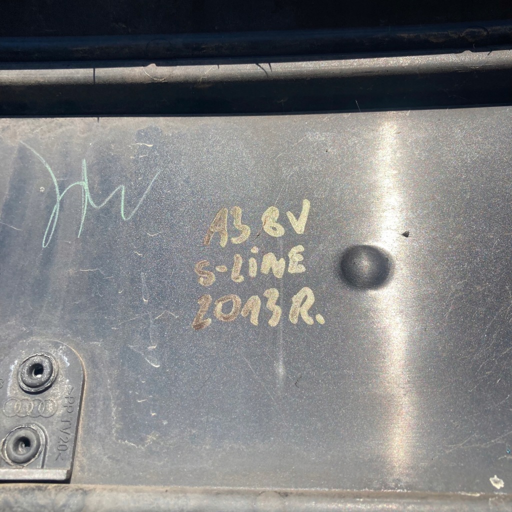 Audi a3 8v 2012- решётка радиатора решётка радиатора бампера перед s-line 8v3853037 / 8v3853651 Доставка