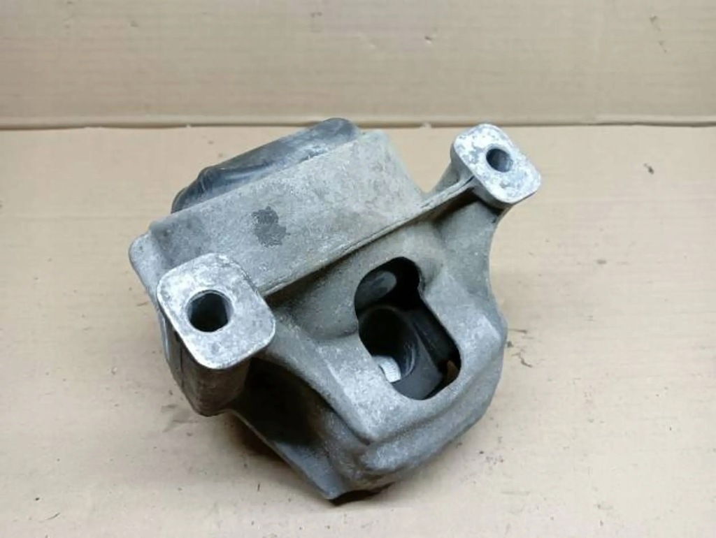 фото №8, Audi q5 8r кронштейн подушка двигателя правая 8r0199381a