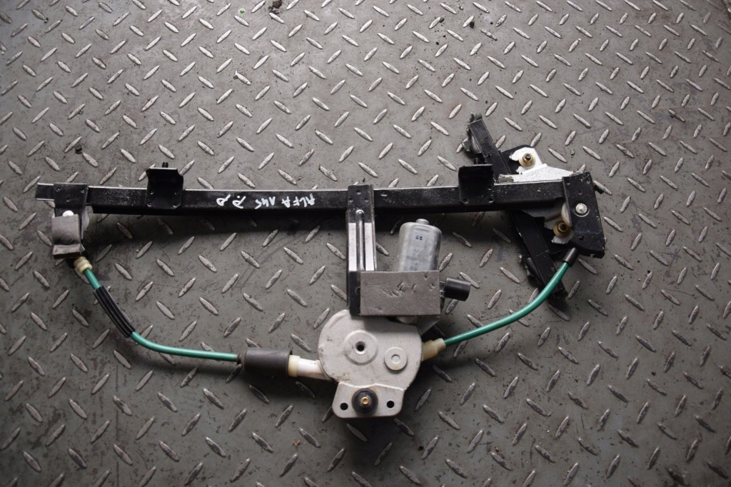 Купити Підйомник електричний правий перед alfa 145 рестайлінг