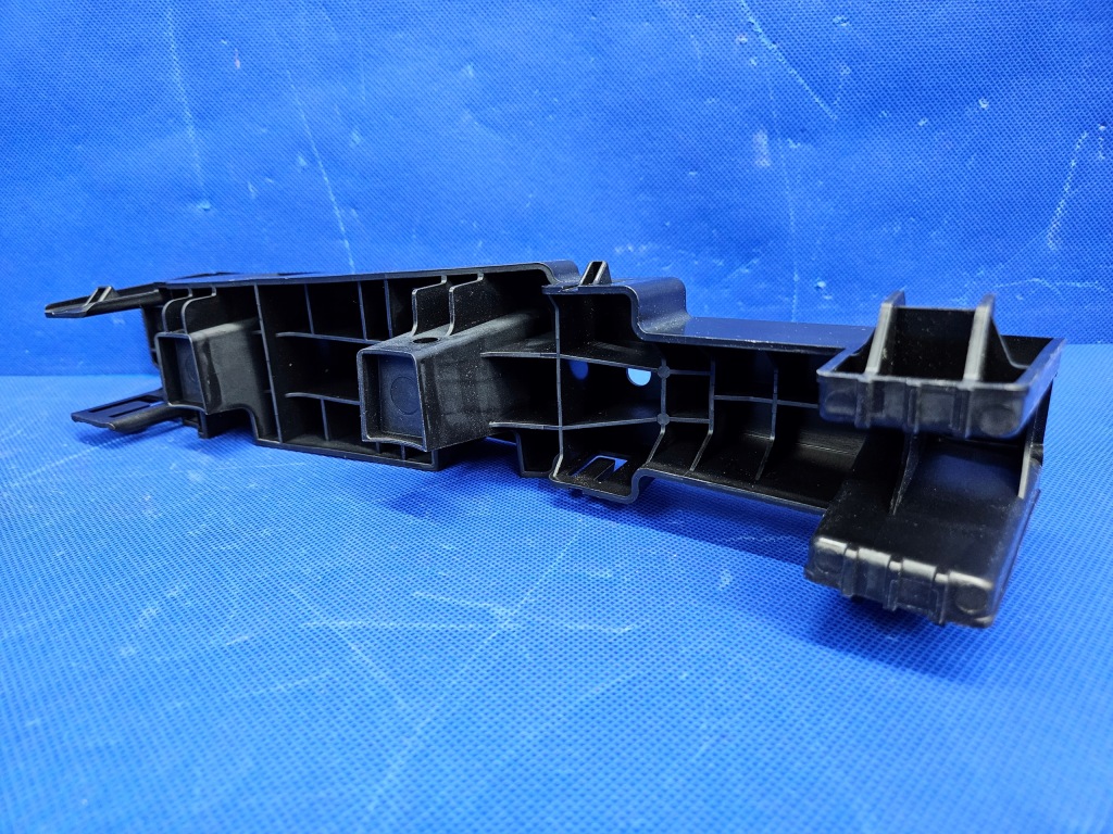 Tesla model y правый кронштейн na багаж задний задний  1552221-00-b в Украине