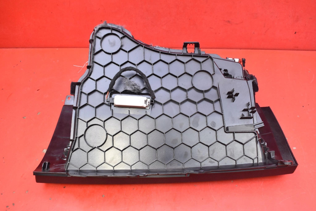 Бардачок пассажира европа  9226047 bmw f20 11-15 в Украине