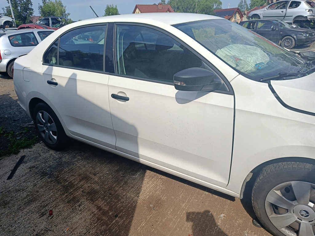 фото №5, Skoda rapid liftback полка багажника