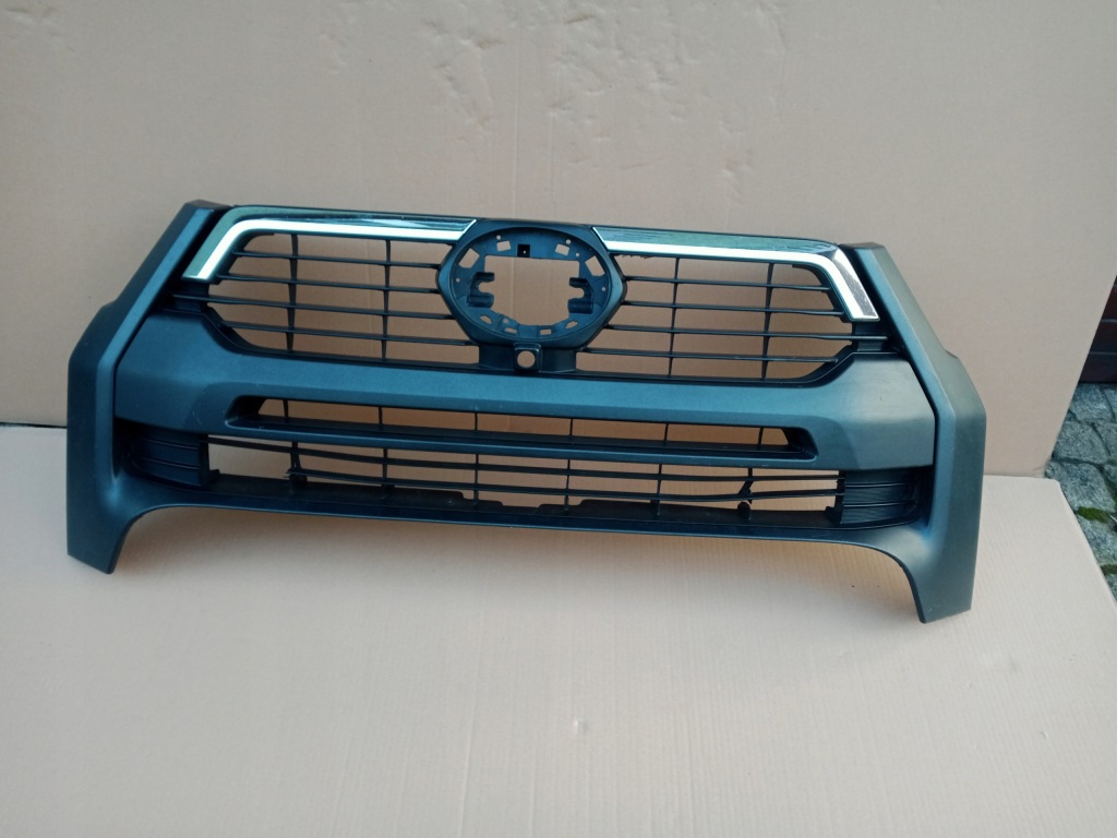 фото №1, Toyota hilux viii lift решётка радиатора решётка радиатора 53100-yp751 2020r