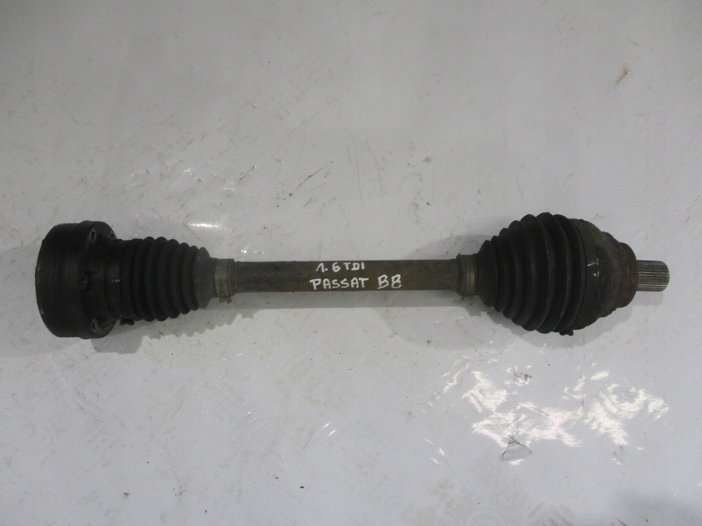 фото №1, Приводной вал перед передняя левая короткий vw passat b8 1.6 tdi