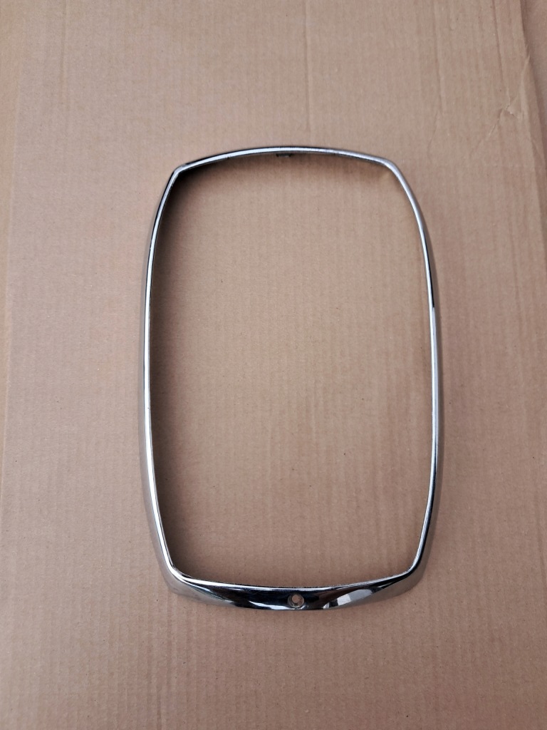 фото №1, Рамка фара передній mercedes w114 w115 1158260089