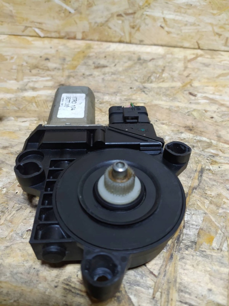 Моторчик стекло правый задний  fiat croma ii 07r универсал 1060175 Киев