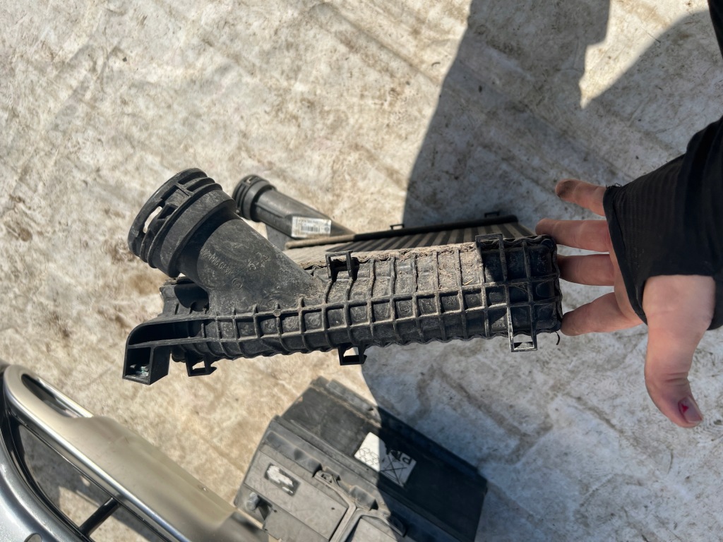 Радиатор интеркулер audi q7 touareg cayenn 4.2 с Разборки