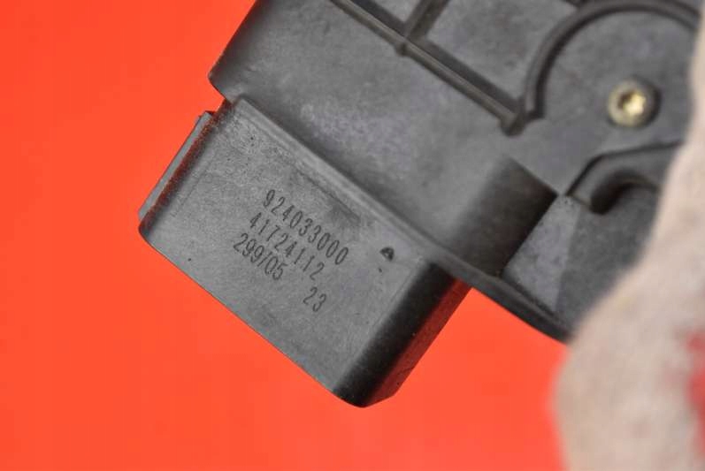 Замок двері правий перед передній eu 3m5a-r21812ak ford focus mk2 04-08 Київ