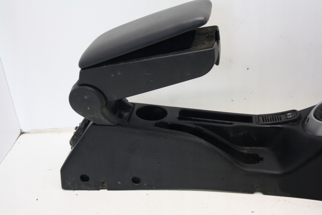 Туннель средний подлокотник alfa romeo gt 156038296 Цена