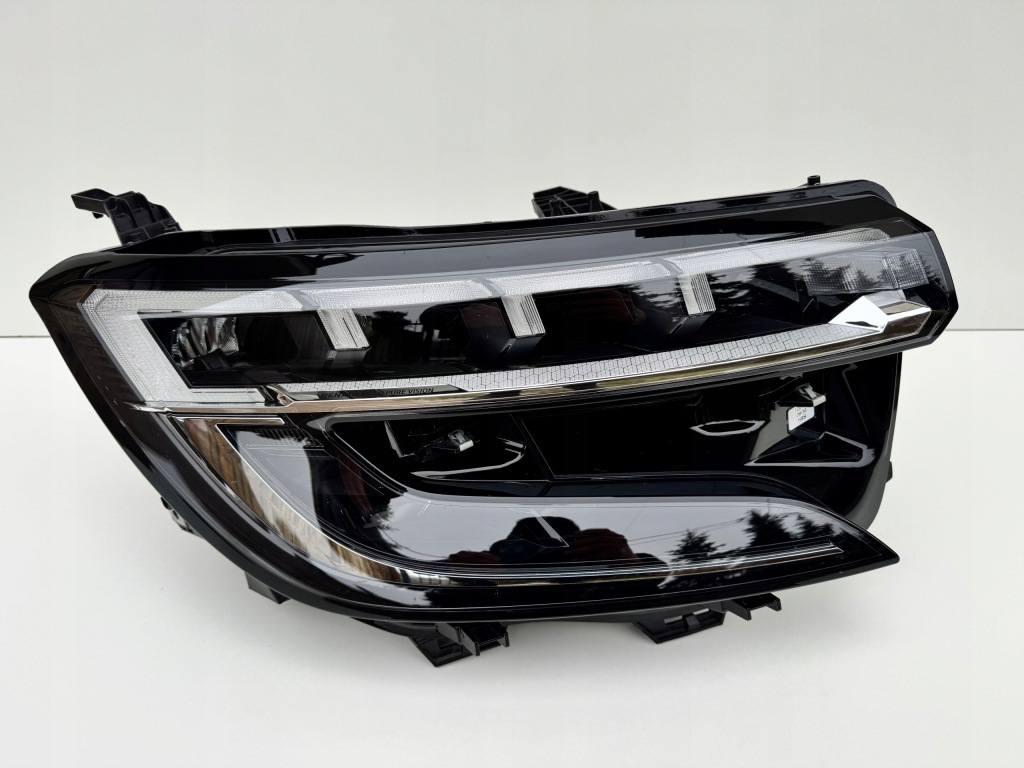 Купити Лампа фара правий full led renault austral 260100650r