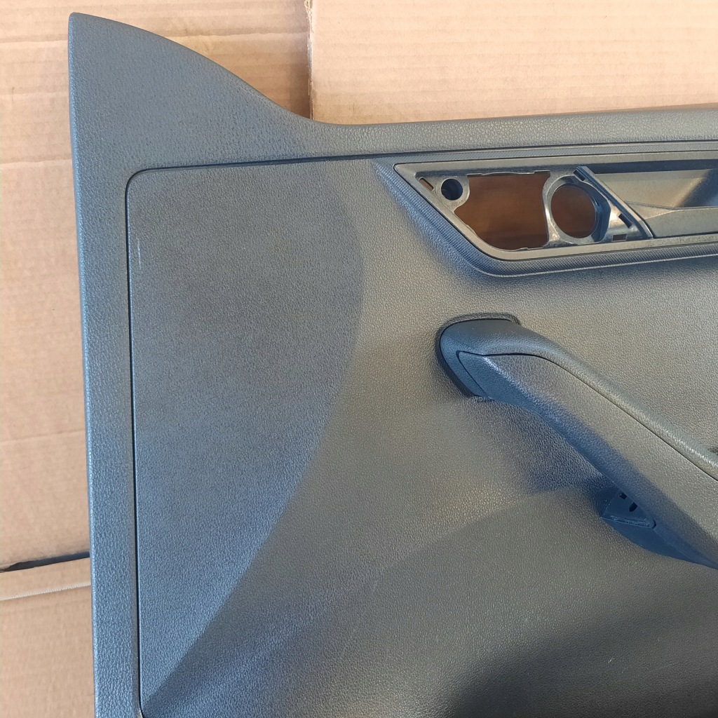 Skoda fabia 3 hb обшивка дверь правый перед 6v1867014j в Украине