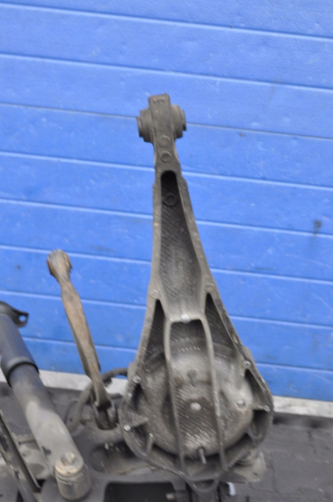 фото №6, Volvo v70 iii 2.0 d3 поворотний кулак права задня