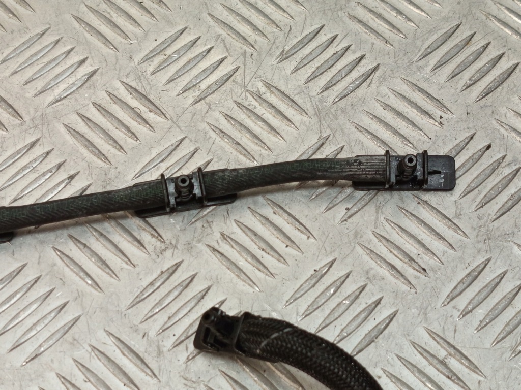 Bmw x1 f48 g20 g21 g30 g31 шланг пабтрубок  топлива 8587546 Оригинал