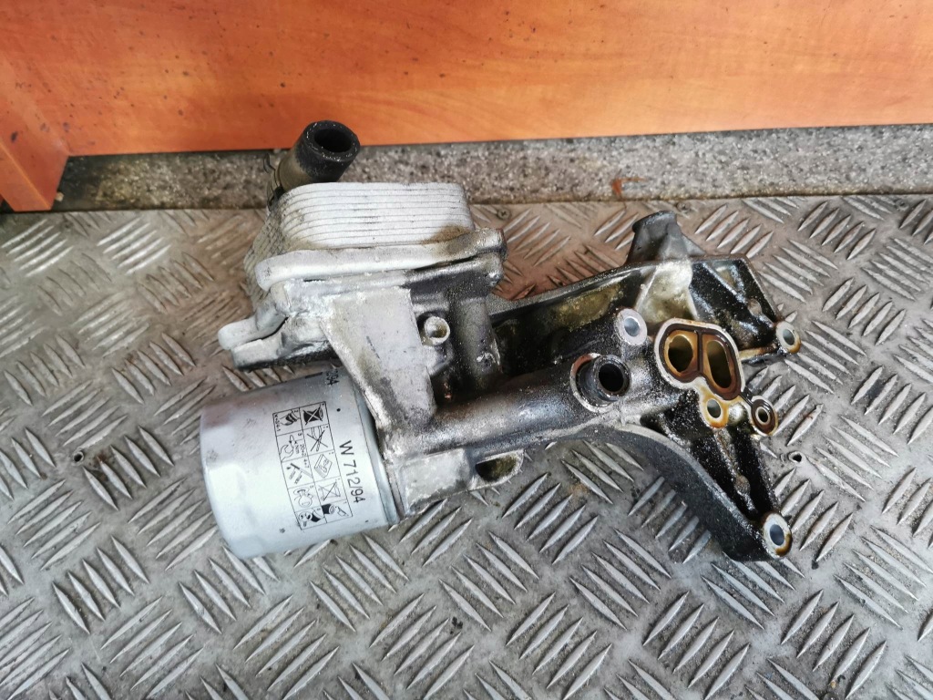 фото №1, Основа фільтра оливи vw оригінальний номер 1.2 tsi 03f903143h