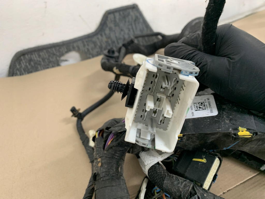 фото №16, Ford mustang mach-e rwd 75.7kwh жгут электропроводка отсек двигателя