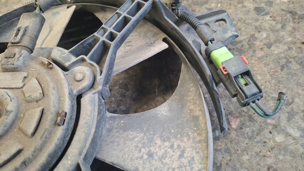 04682624 вентилятор радиатора chrysler voyager gs 3 3.8 Оригинал