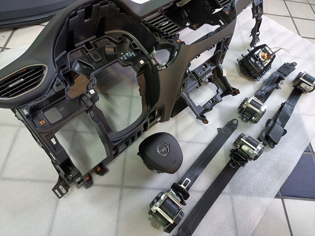 Opel crossland приборная панель панель  подушка безопасности подушки безопасности ремни приборная панель Цена