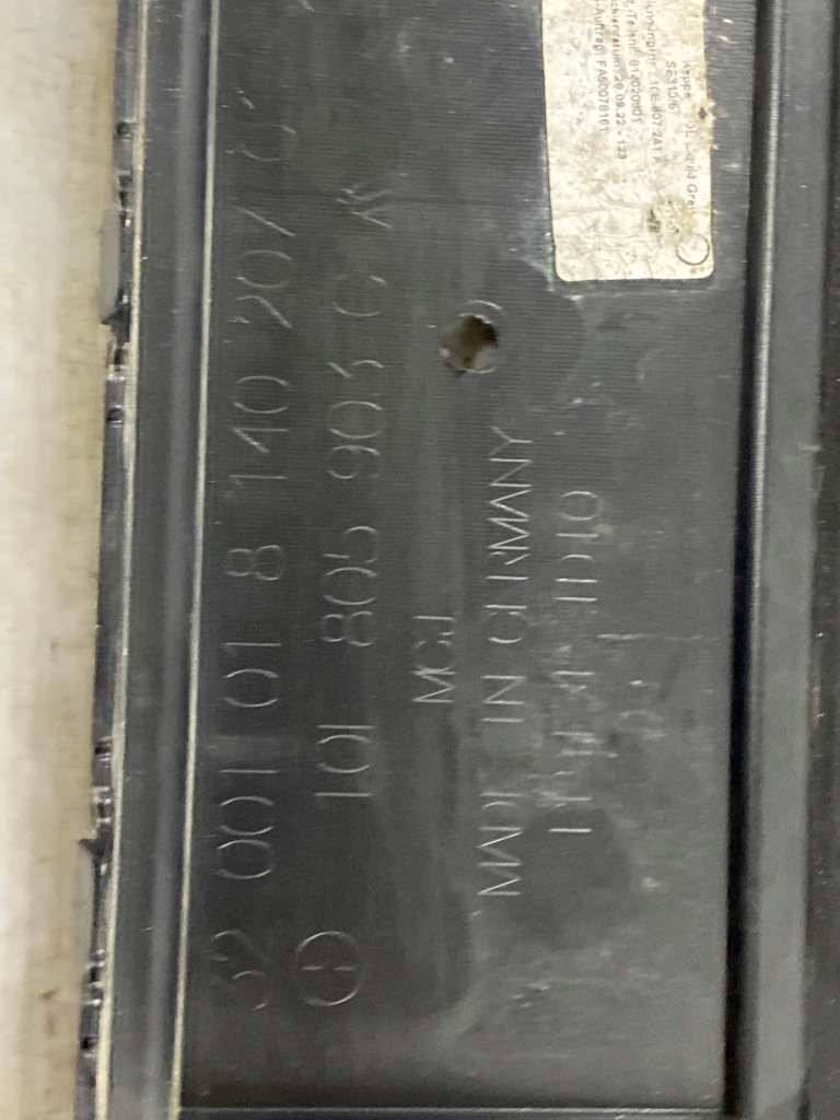 Купить Решётка средняя бампера cupra born 10e805903c