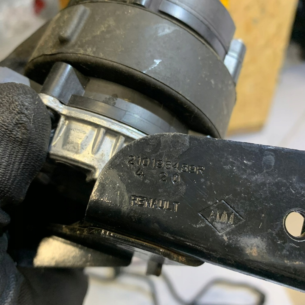Renault megane iv гібрид насос води 210105264r 0392024135 210196489r в Україні