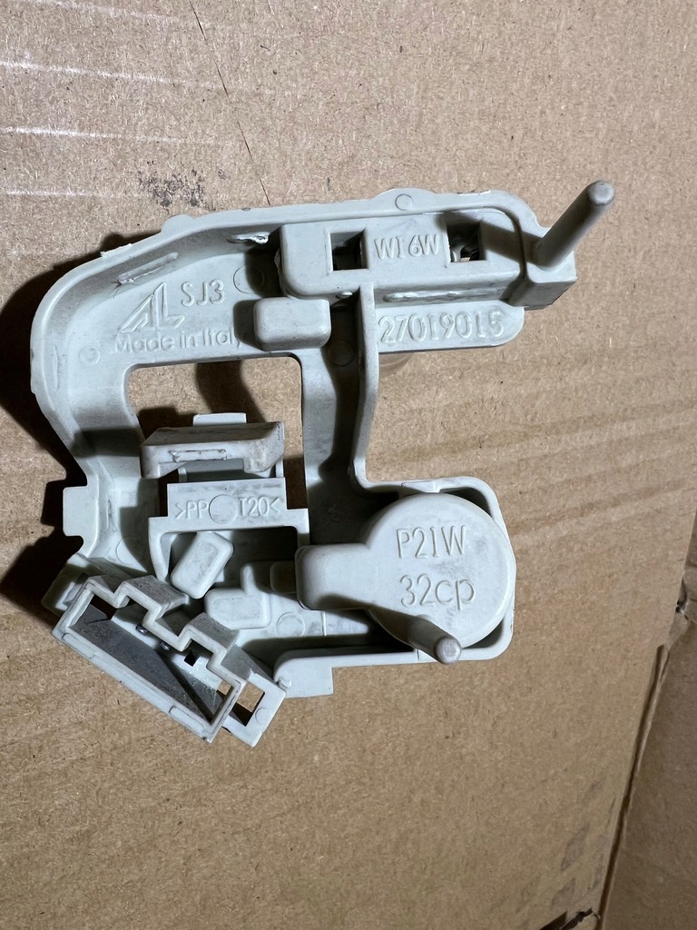 фото №12, Audi a5 8t вкладыш лампы левый задняя w крышка 27019015