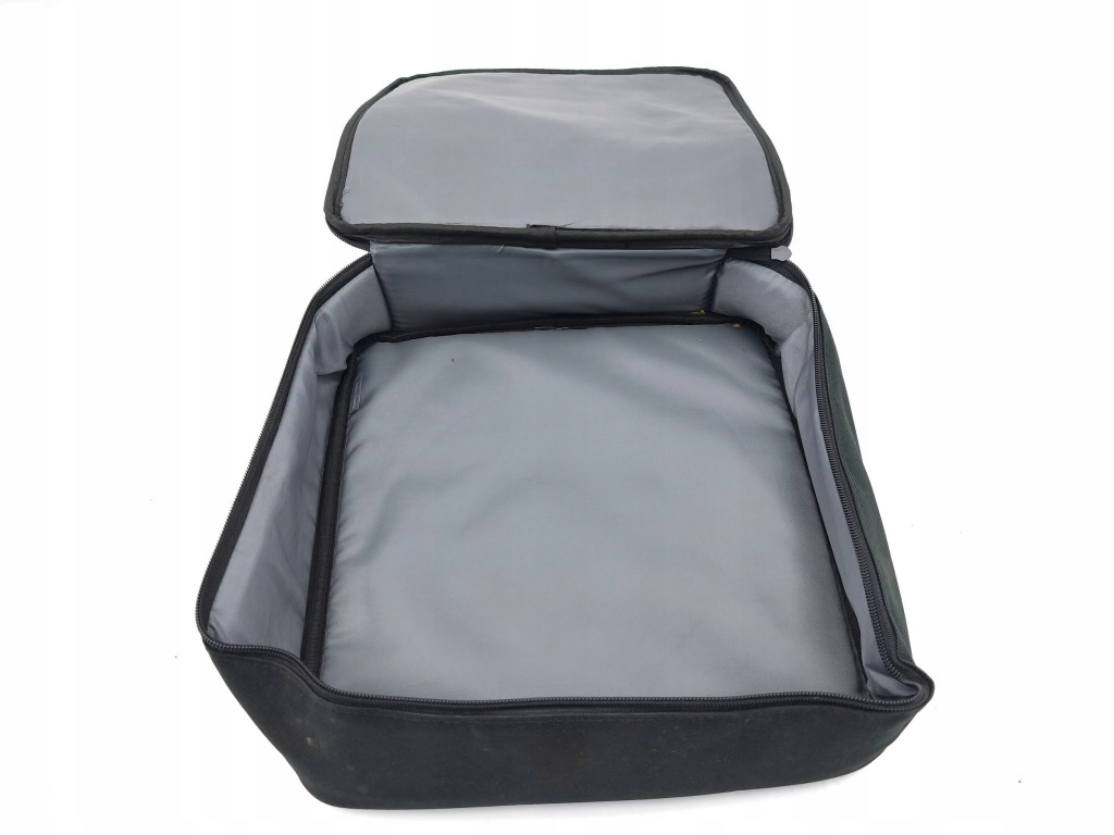 Tesla model y 2023 коробка інструментальний 147907500c Зі Шроту