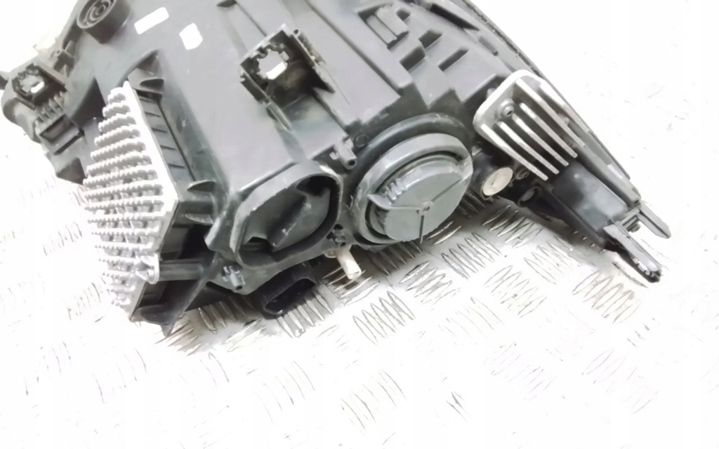 фото №8, Лампа левая передняя bmw i3 i01 6311741481501 0.6l hybrid 125kw 2016