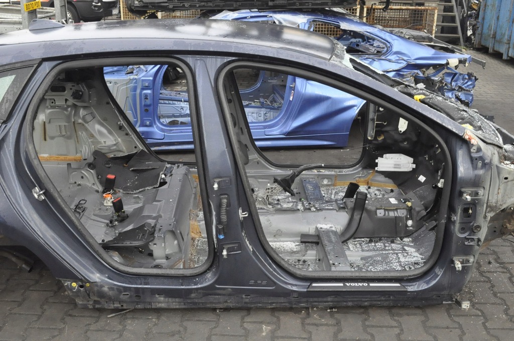 фото №1, Volvo v40 ii блок двигателя b порог правый czytaj описание