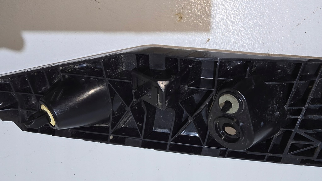 фото №6, Mazda mx5 кронштейн направляющая заднего бампера n243502j1 n243502h1