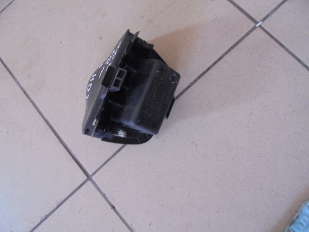 фото №1, Пепельница peugeot 206 2.0hdi 02' 3d