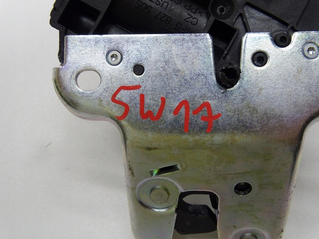 Замок кришки багажника задній задній vw passat cc a4 b8 a5 8t 4f5827505d Ціна