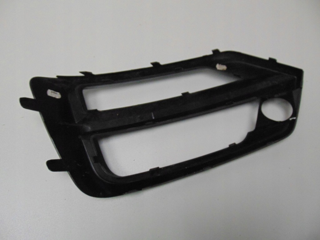 Решётка w бампер правая audi q3 ii 8u0807682n Цена
