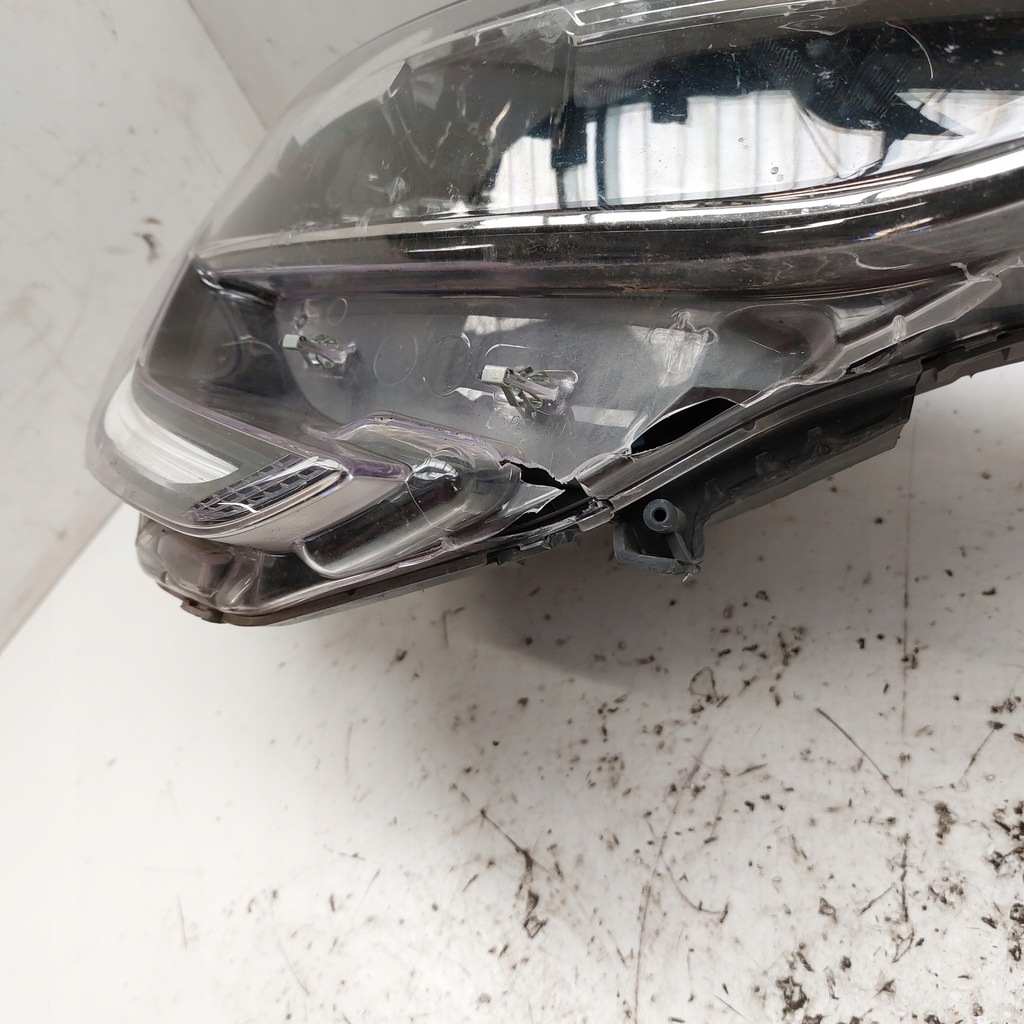 фото №16, Renault arkana лампа правая передняя led europa 260107780r