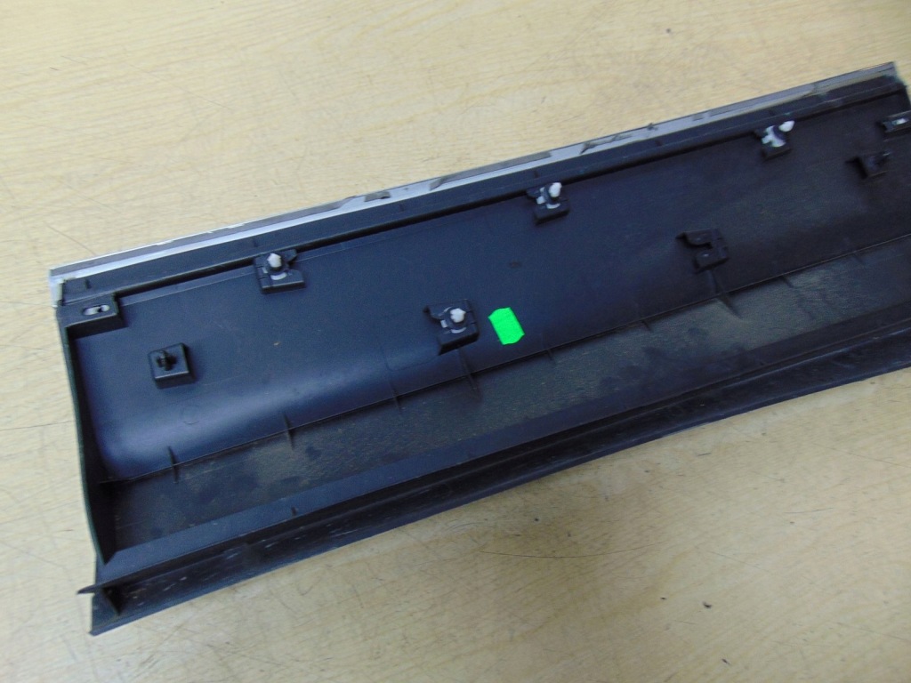 Молдинг дверь правая задний  vw tiguan 5na854950af Оригинал