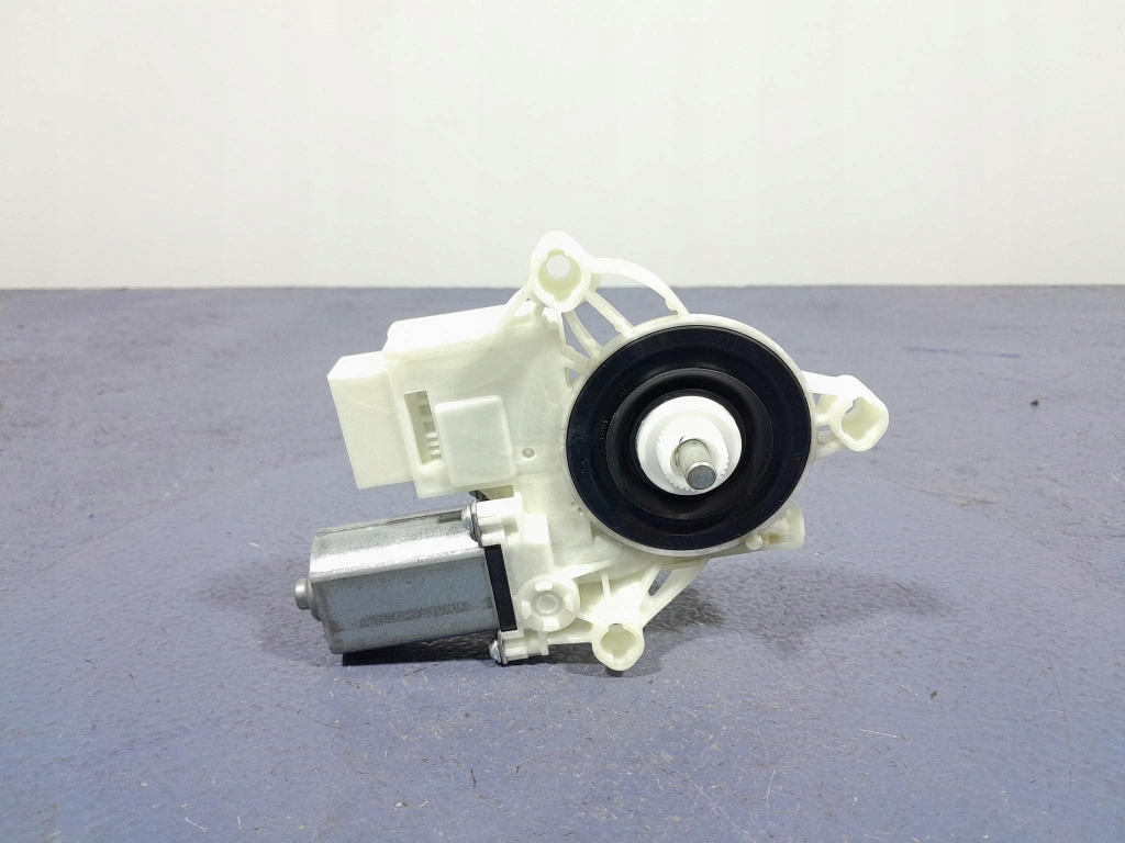 фото №1, Bmw x7 g07 моторчик подъемника стекло перед передний левый 9450069