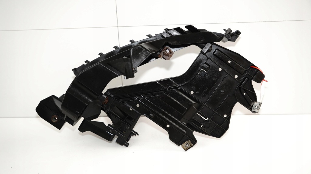 Купить Кронштейн  лампы левый перед audi a4 b8 07-11r