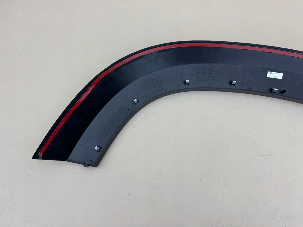 фото №14, Land rover defender l663 20r- молдинг крыла правый перед правая l8bm-16a074