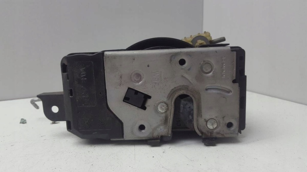 фото №1, Замок перед правый 13210749 opel zafira b 2007 eu