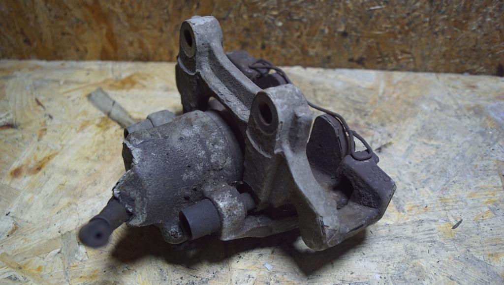 фото №9, Суппорт тормозной левый перед audi tt 8n