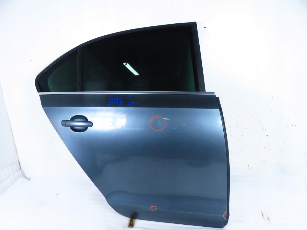 Дверь правая  задний vw jetta vi ld7x Цена