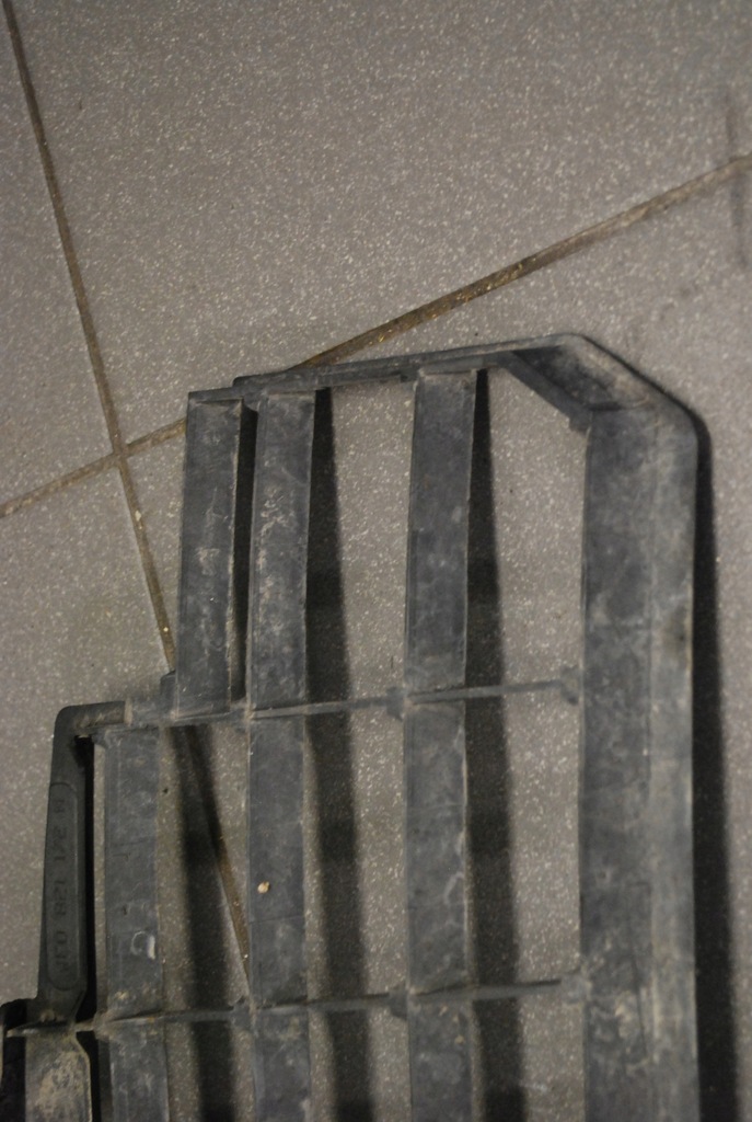 фото №5, Решётка подкрылок правая audi a8 d3 4e0821172m