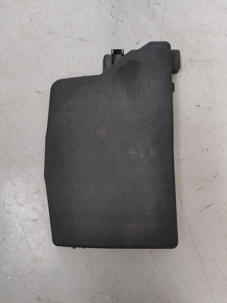 Купити Toyota verso рестайлінг  накладка заглушка запобіжників 82662-0f130