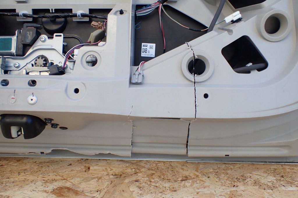 фото №8, Nissan x-trail t32 14- крышка багажника задняя крышка багажника задняя задняя