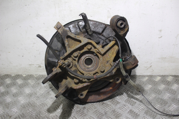 фото №2, Поворотный кулак ступица левый задняя tribeca 3.0 r6 24v