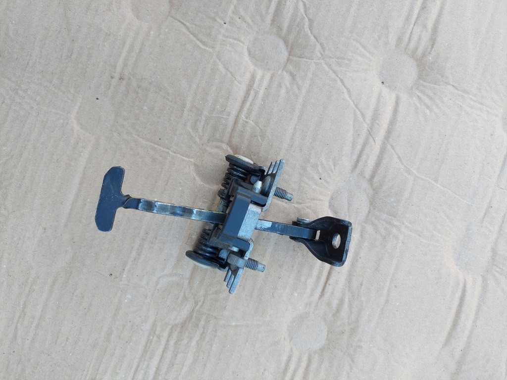 фото №1, Ограничитель дверь задняя citroen c3 ii 09-16r